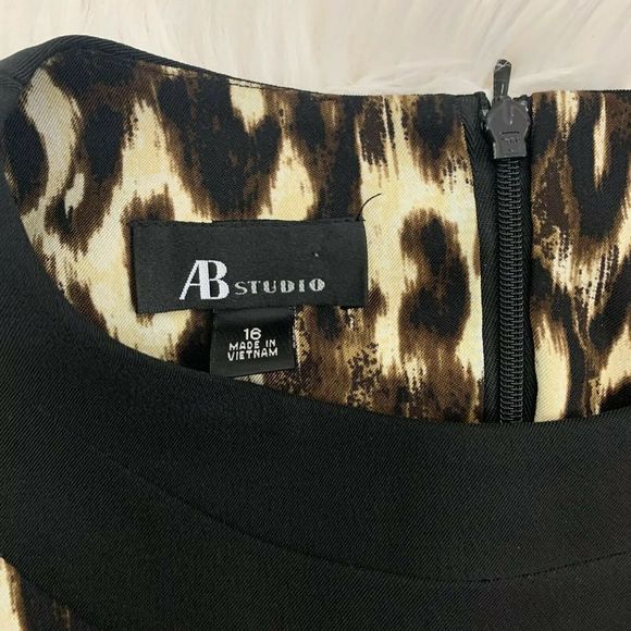 Leopard Animal Print Sleeveless Knee Length Dress - Picture 5 of 6